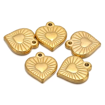 5pcs Златен цвят от неръждаема стомана Класически релефни сърдечни талисмани висулка за DIY бижута вземане на жени Колие Обеци Консумативи