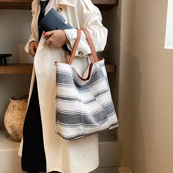 Контрастен цвят раирана ръчна пазарска чанта за жени с голям капацитет Модерен еднораменни чанти Crossbody Fashion Travelling Totes
