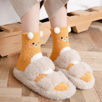 Дамски зимни къси тръби чорапи триизмерна карикатура сладък мечка корал руно дома етаж чорапи половин руно сън чорапи